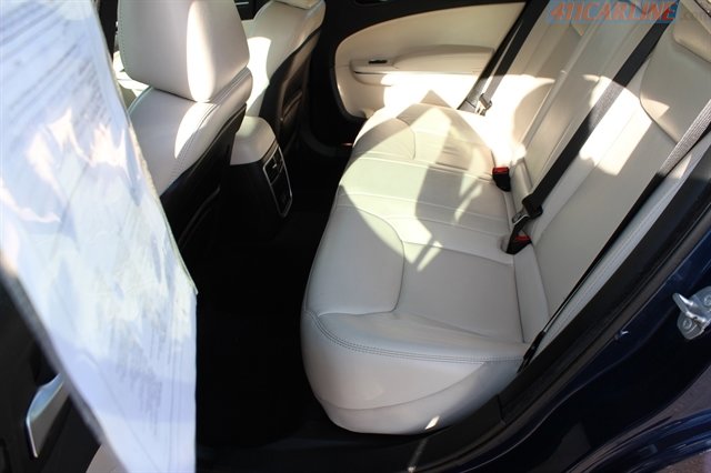 Used 2017 Chrysler 300 Limited AWD/4WD image 28