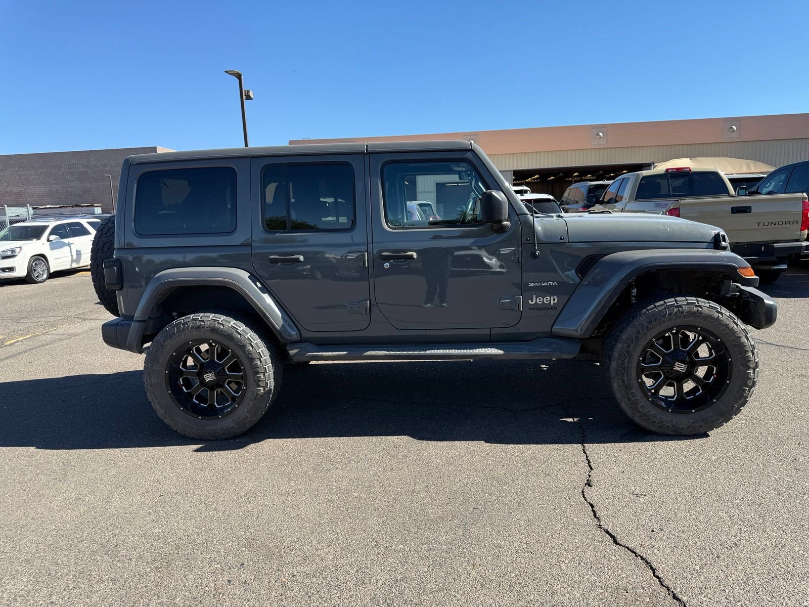 Used 2019 Jeep Wrangler Unlimited Sahara AWD/4WD image 4