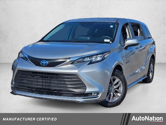 Used 2022 Toyota Sienna XLE image 1
