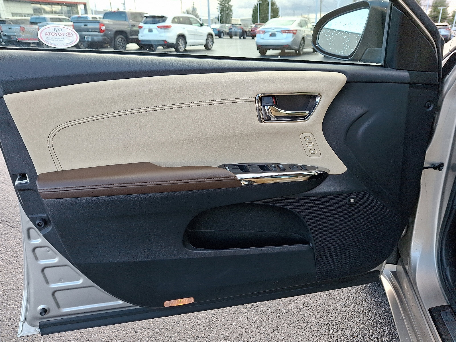 Used 2016 Toyota Avalon Limited image 21