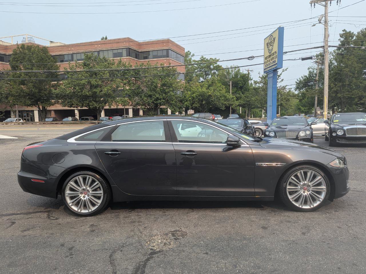 Used 2017 Jaguar XJ L Supercharged image 6