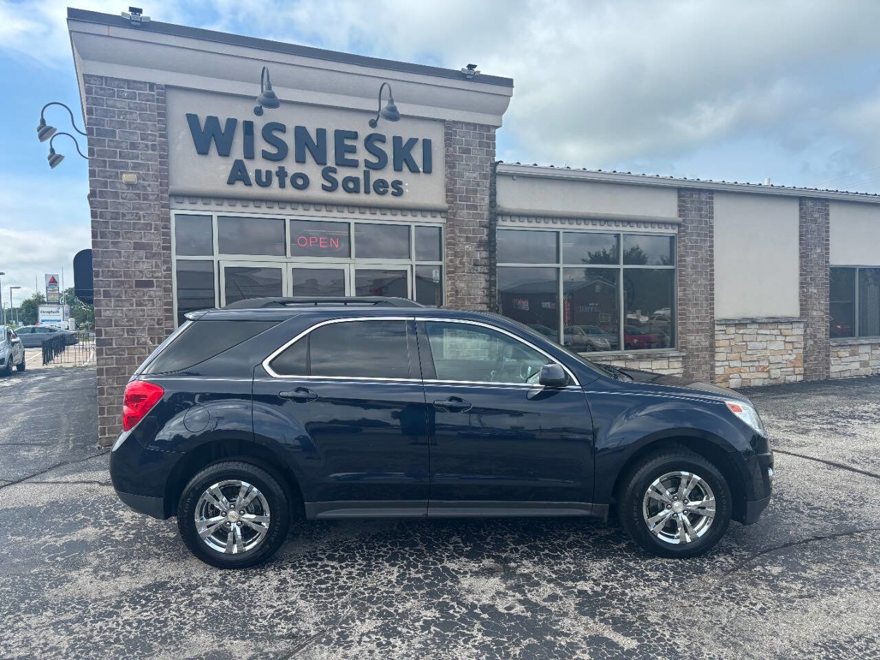 Used 2015 Chevrolet Equinox LT image 2