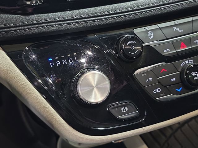 Used 2018 Chrysler Pacifica Limited w/ Tire & Wheel Group image 31