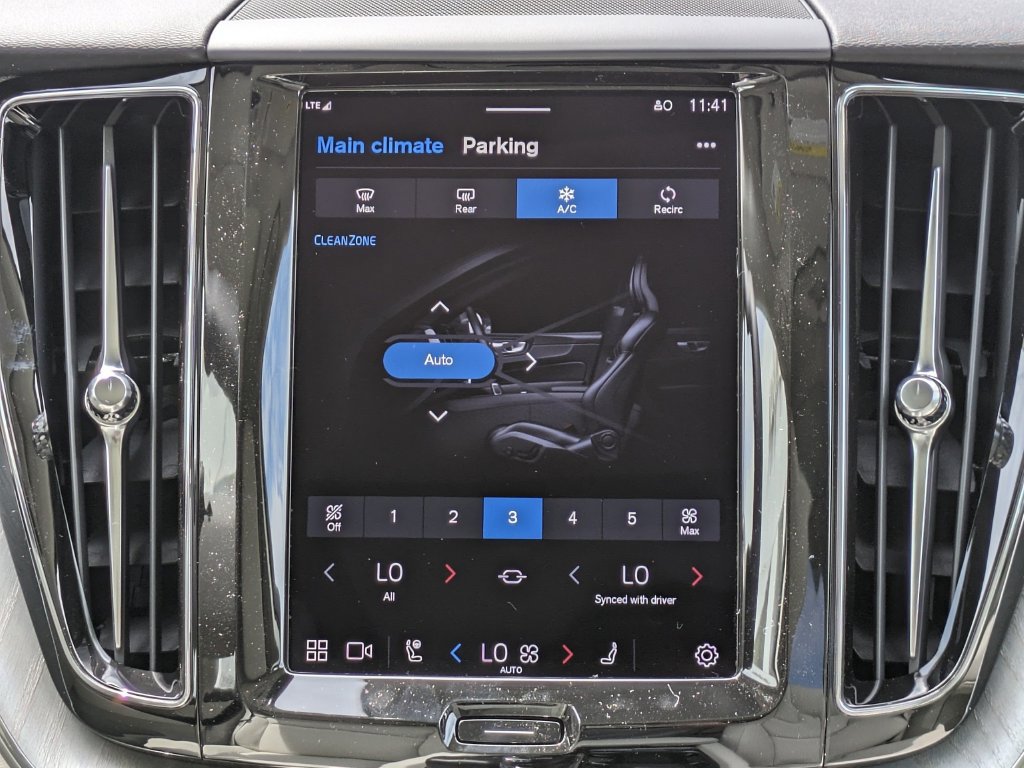 New 2025 Volvo XC60 T8 Plus w/ Protection Package Premier AWD/4WD image 17