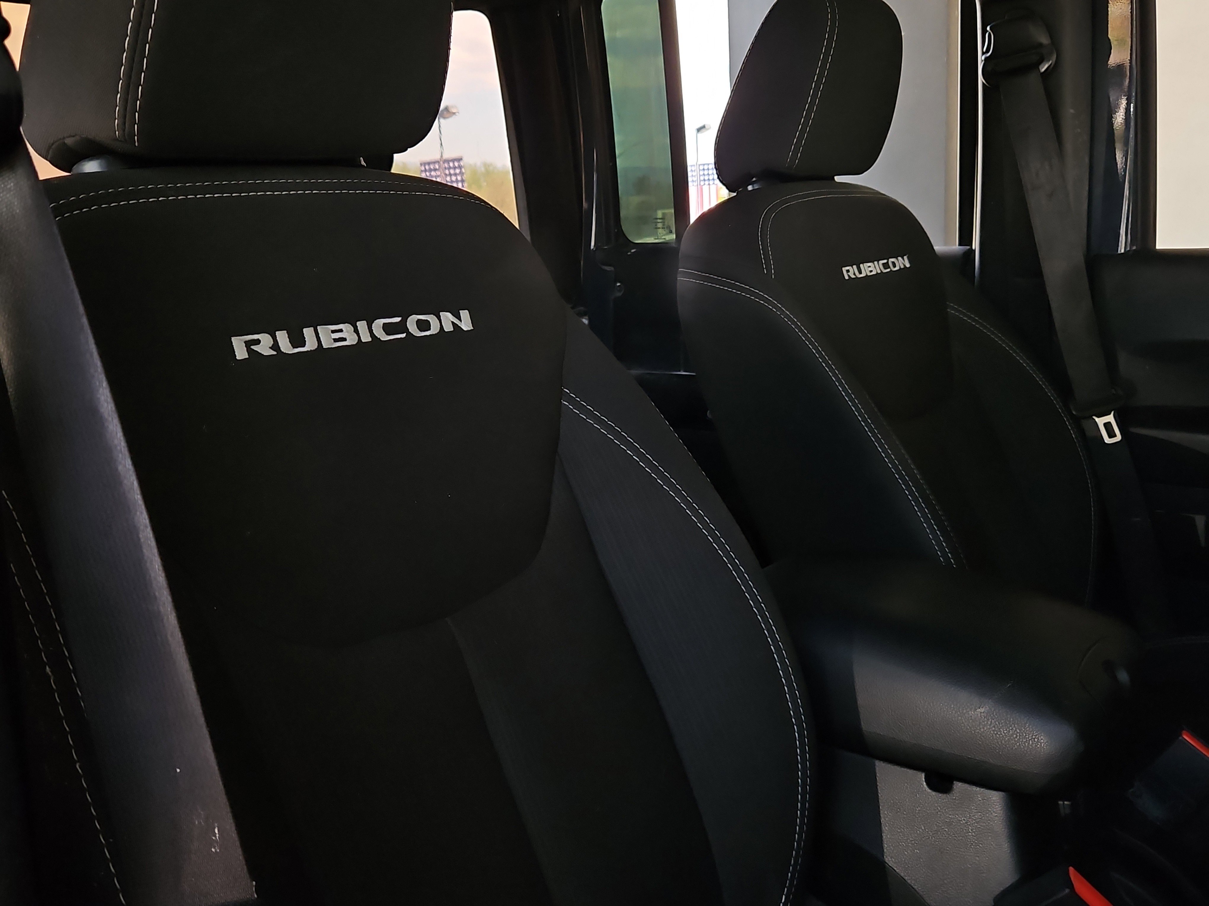 Used 2016 Jeep Wrangler Unlimited Rubicon w/ Connectivity Group image 22