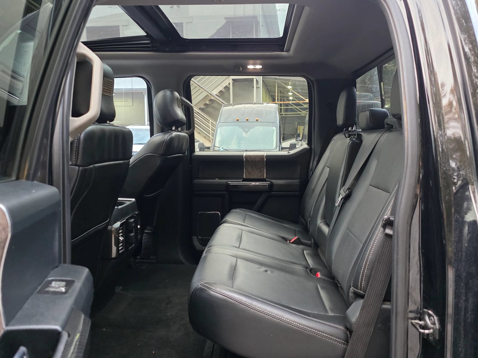 Used 2017 Ford F250 Lariat w/ Lariat Ultimate Package AWD/4WD image 28