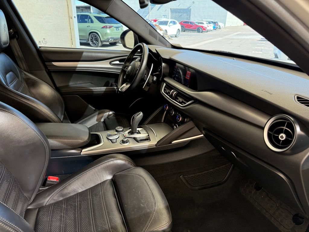 Used 2021 Alfa Romeo Stelvio Ti Sport AWD/4WD image 12