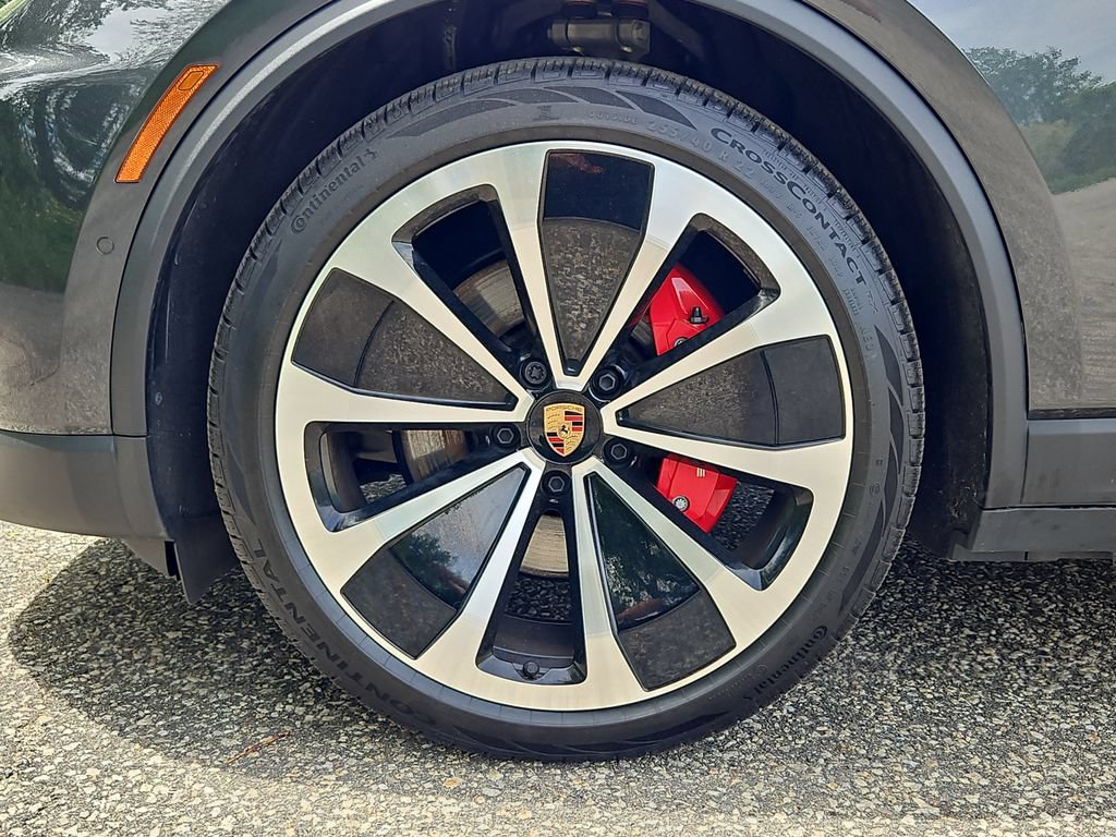 Certified 2025 Porsche Macan 4S Electric AWD/4WD image 11