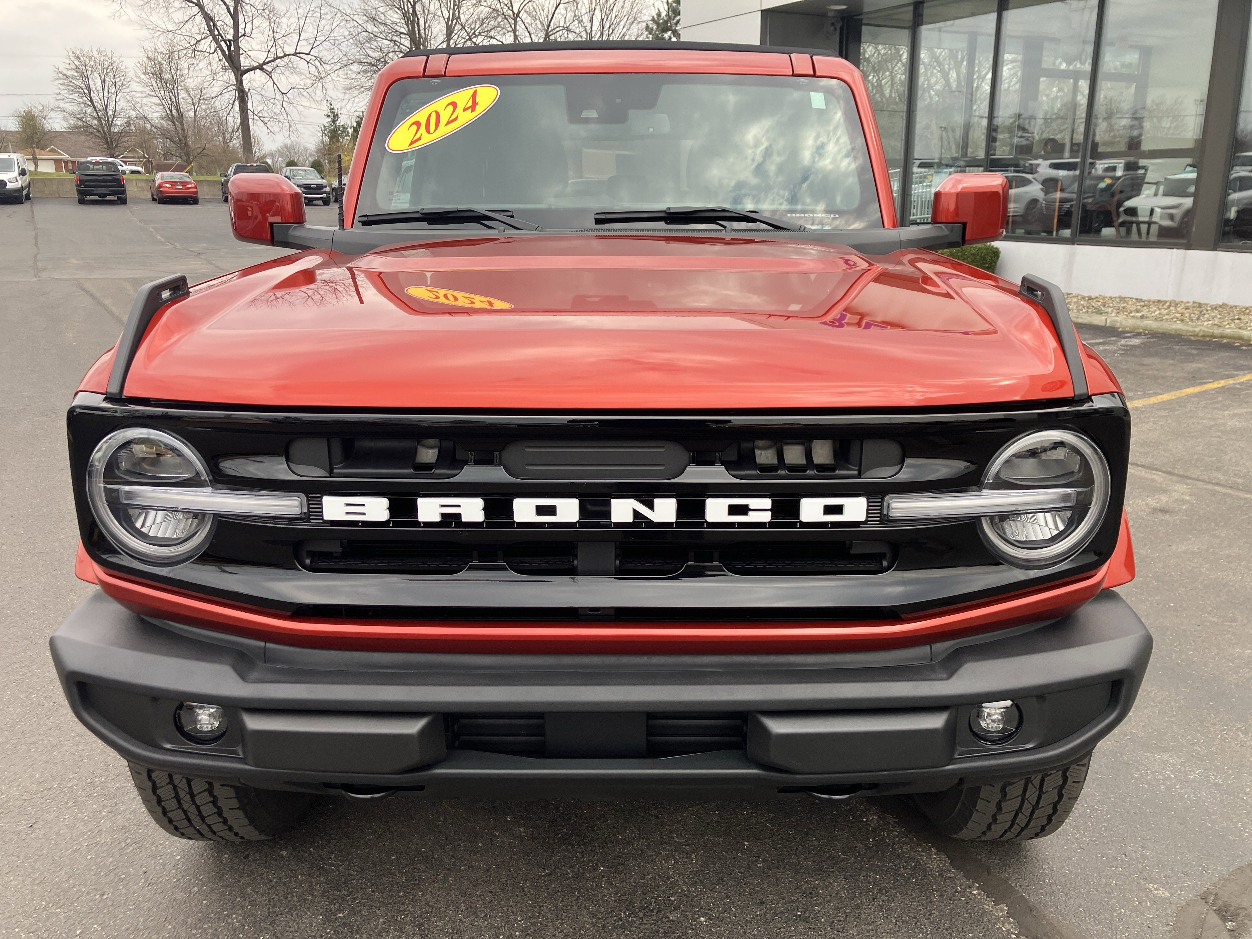 Used 2024 Ford Bronco Outer Banks image 2