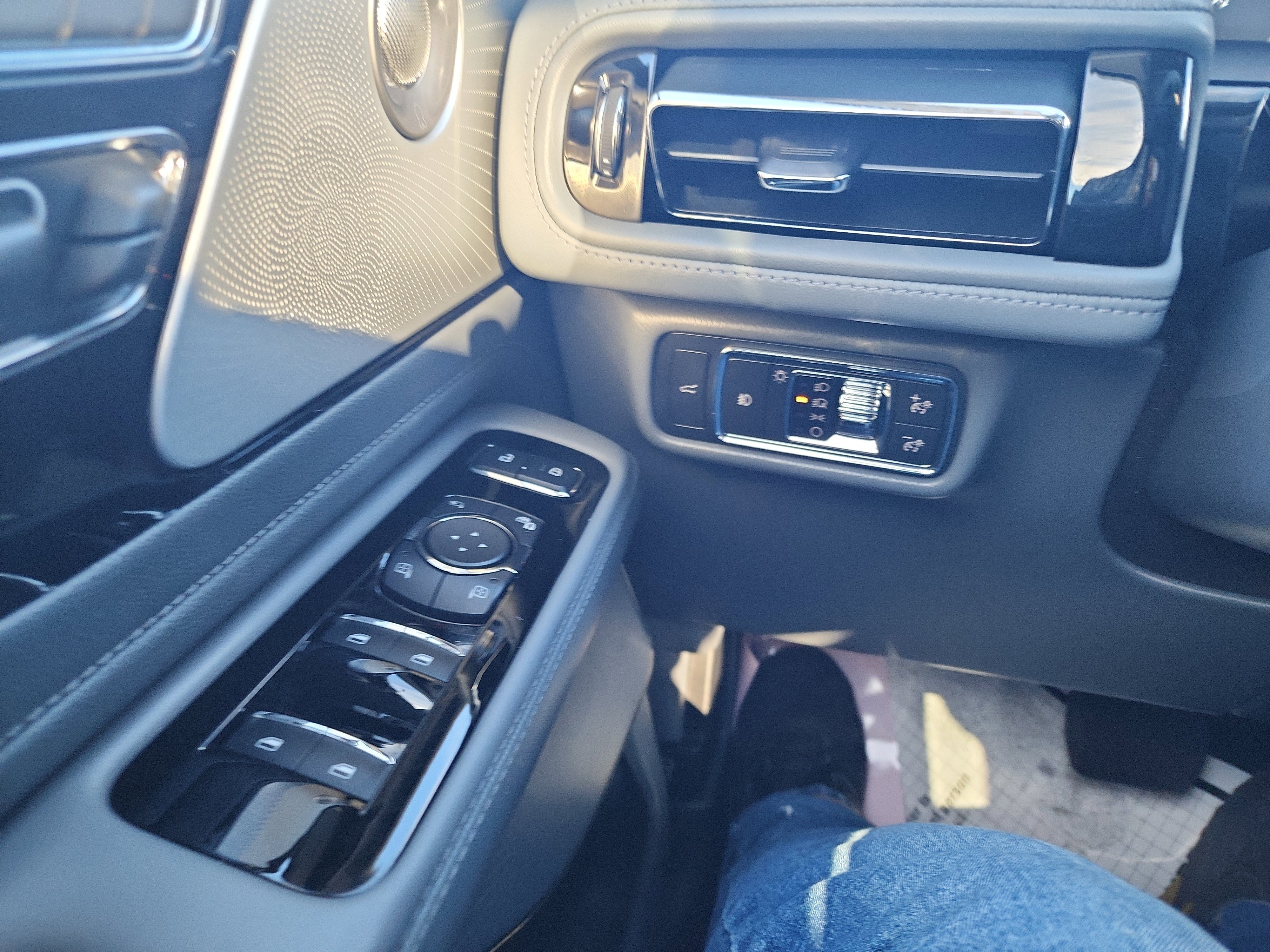 Used 2020 Lincoln Aviator Reserve w/ Equipment Group 202A image 33