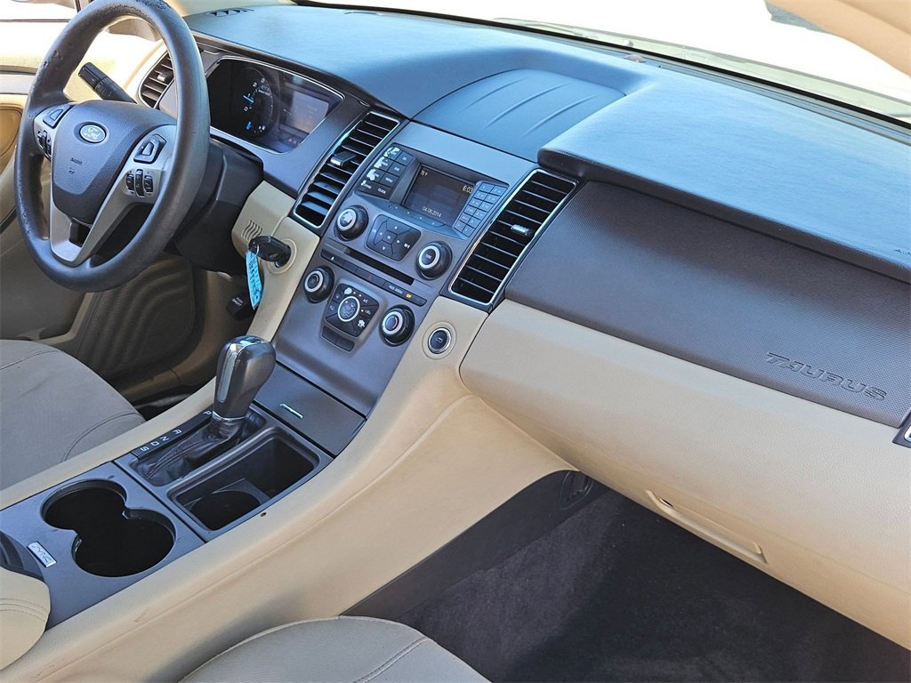 Used 2017 Ford Taurus SE image 28