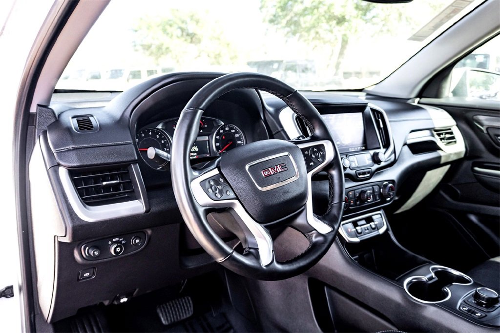 Used 2024 GMC Terrain SLT image 15