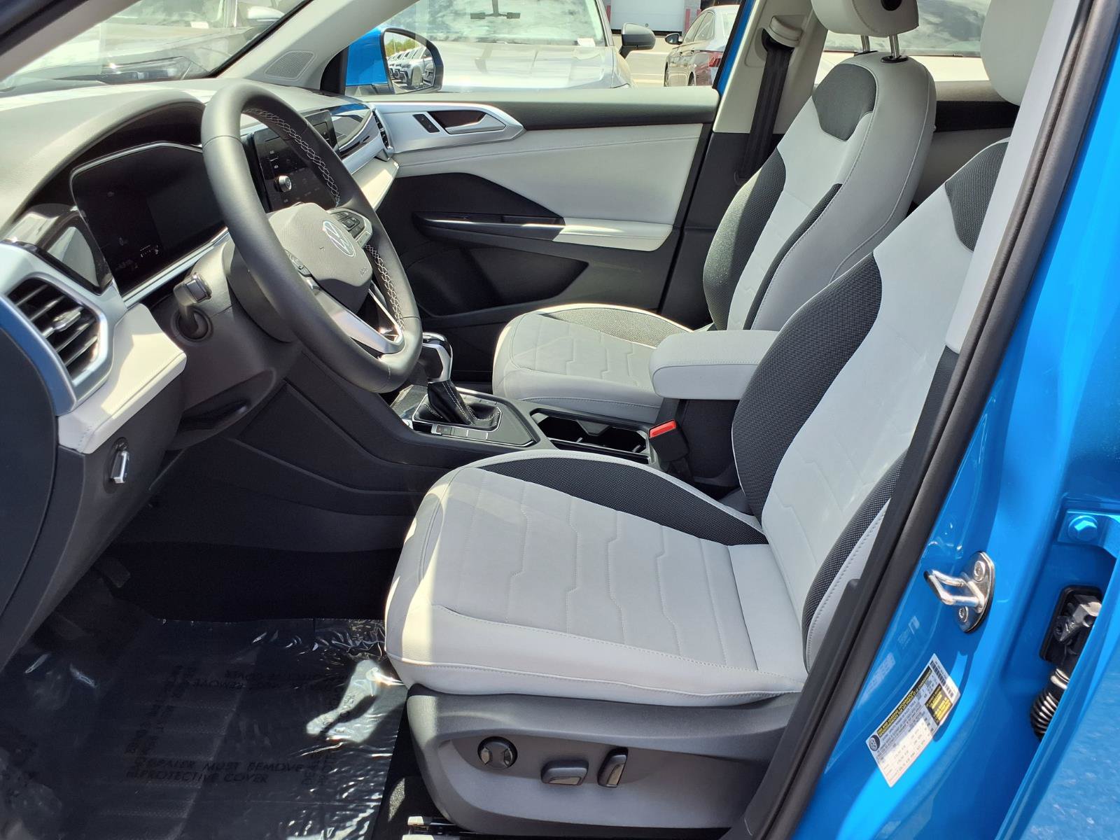 New 2026 Volkswagen Taos SE FWD image 10
