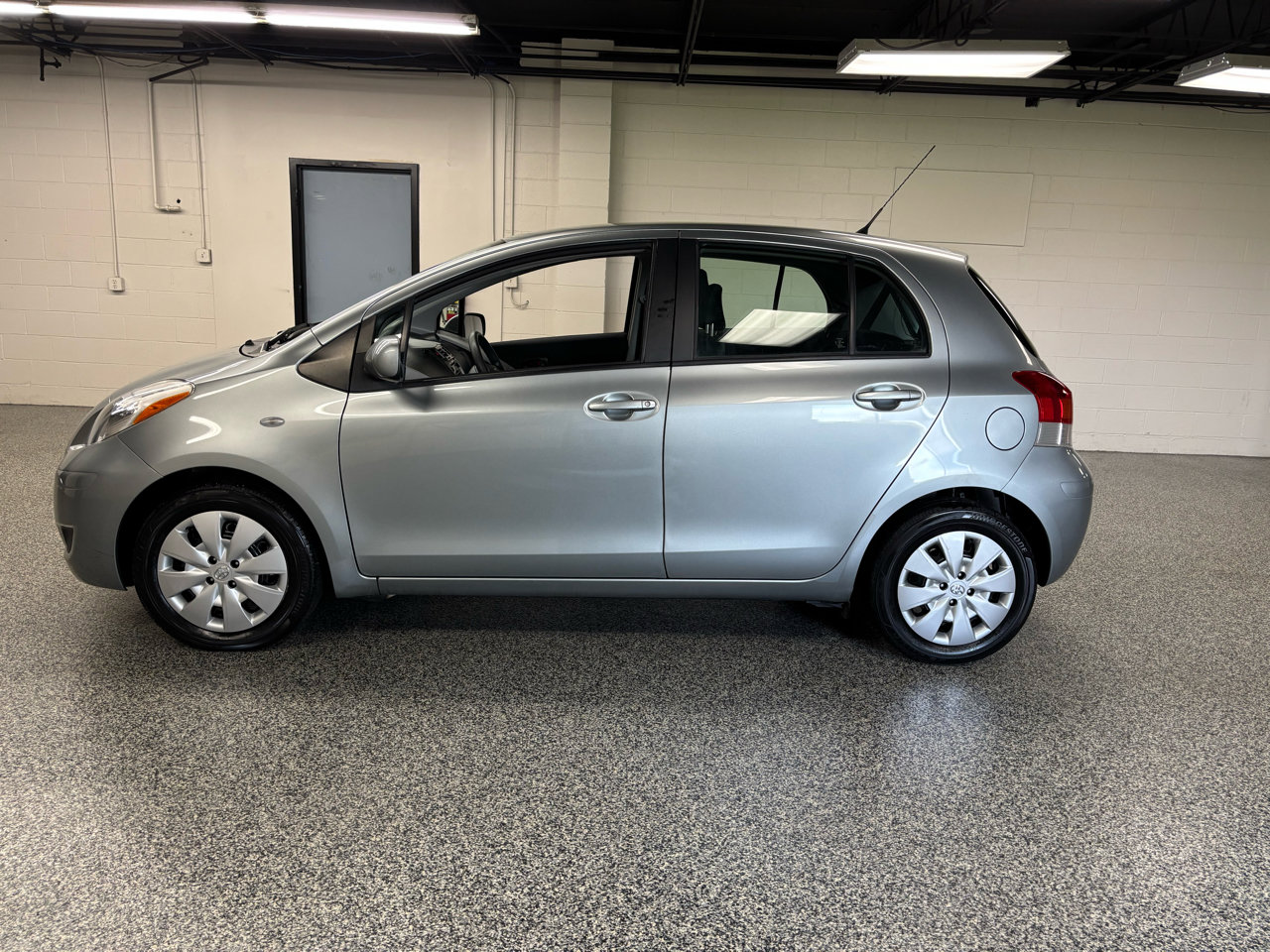 Used 2010 Toyota Yaris Liftback 5-Door image 7