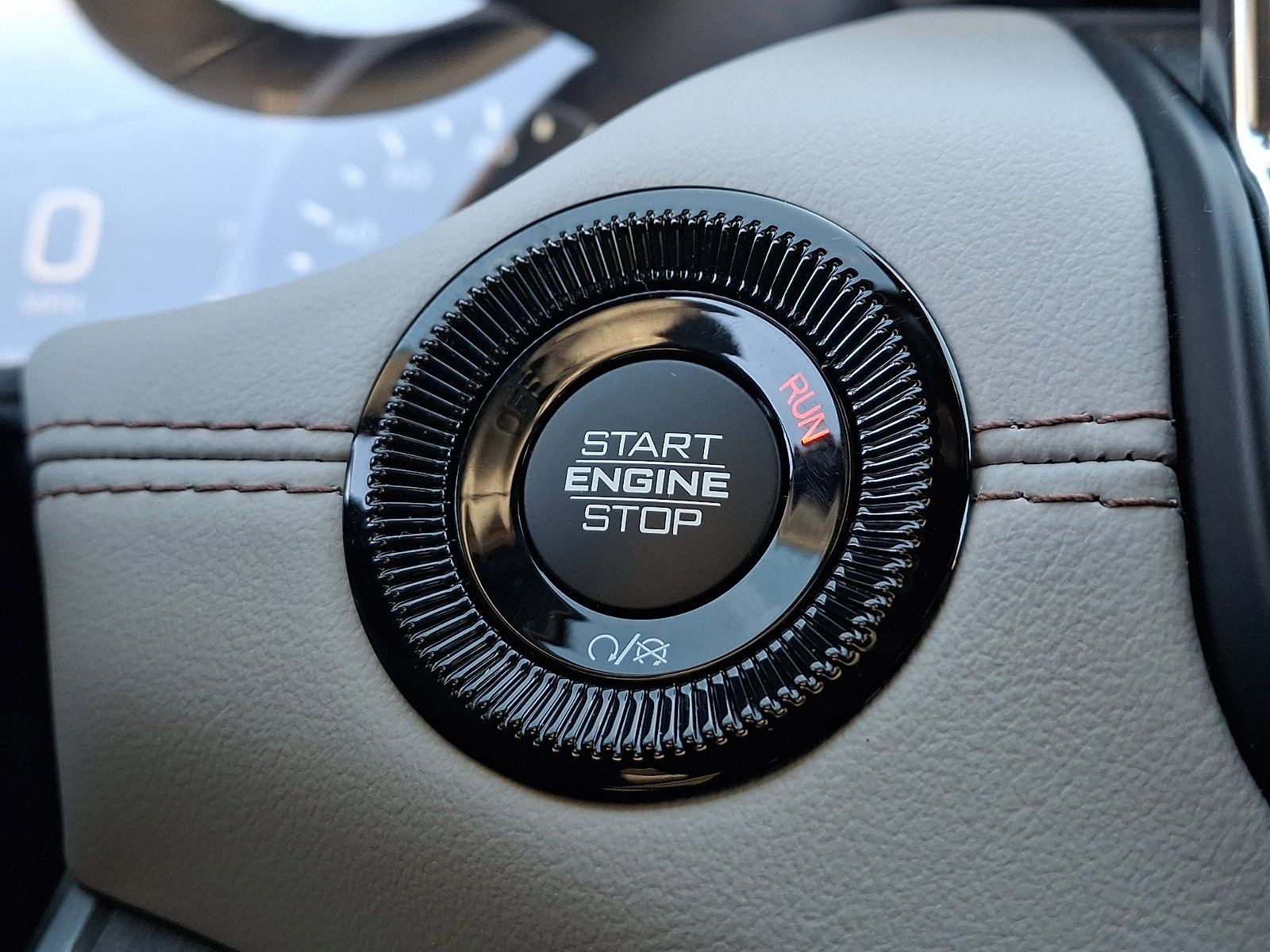 Used 2025 Jeep Compass Limited image 23