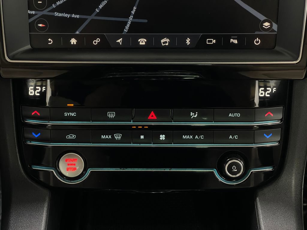 Used 2020 Jaguar F-PACE Premium image 27