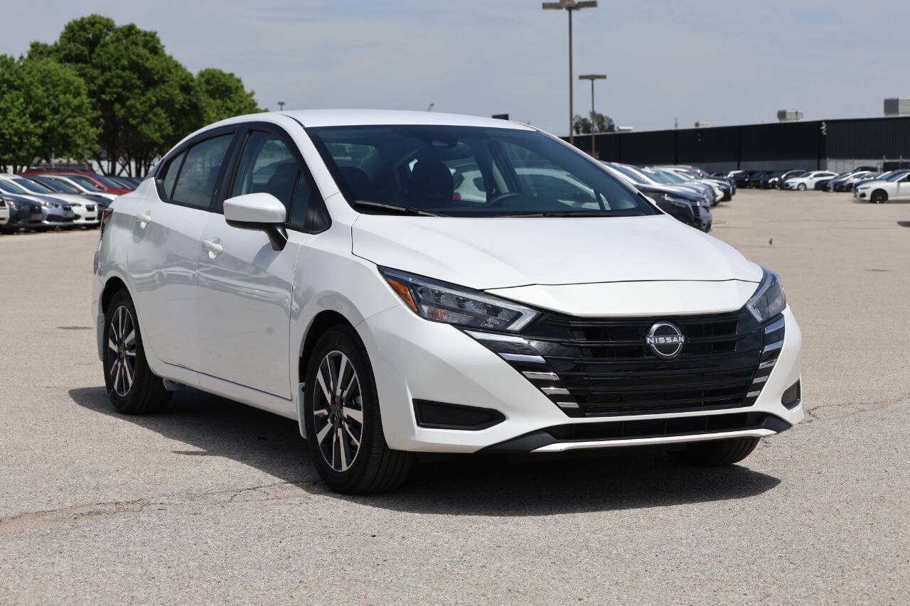Used 2025 Nissan Versa SV w/ Trunk Package FWD image 4