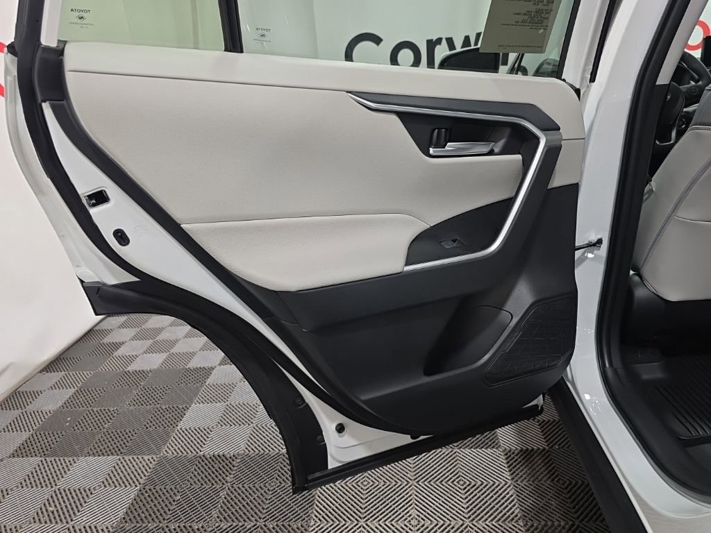 Used 2025 Toyota RAV4 XLE Premium image 18