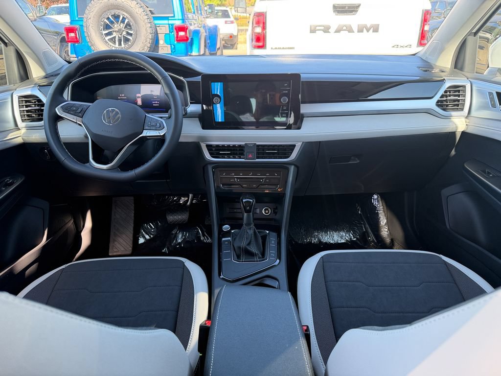 New 2026 Volkswagen Taos SE FWD image 22