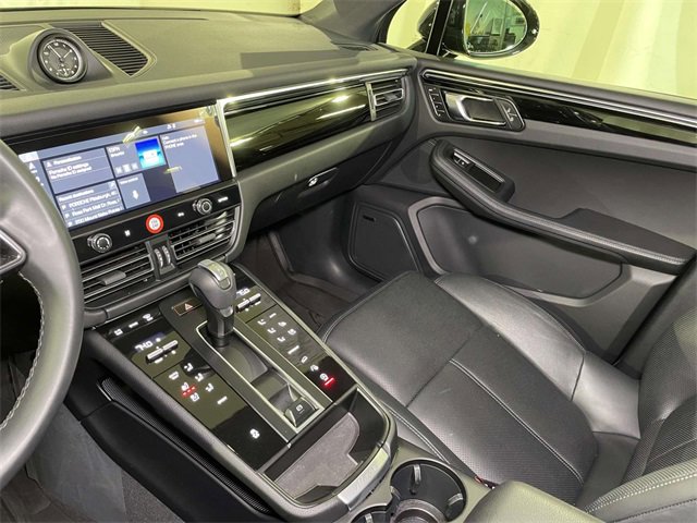 Used 2025 Porsche Macan image 37