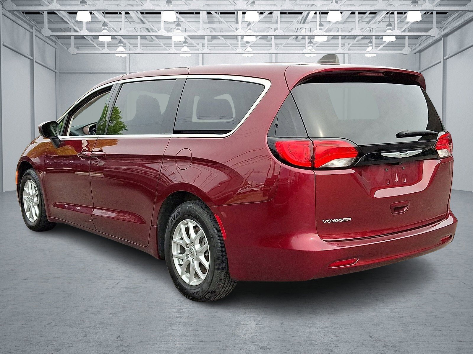Used 2023 Chrysler Voyager LX FWD image 4