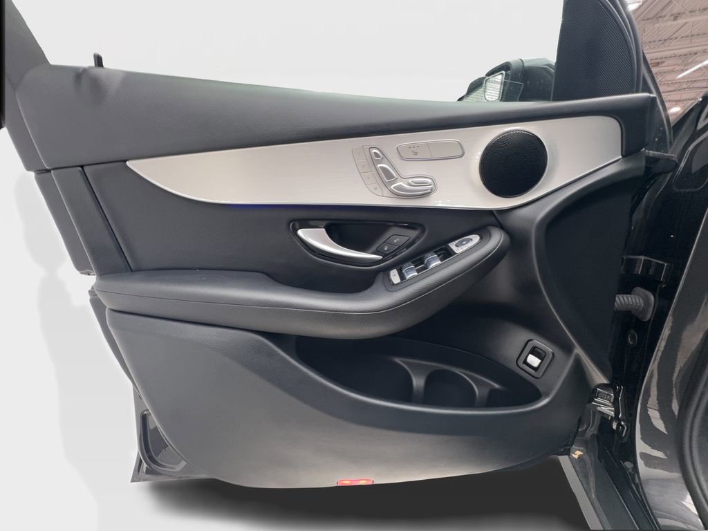 Used 2021 Mercedes-Benz GLC 300 w/ Premium Package image 21