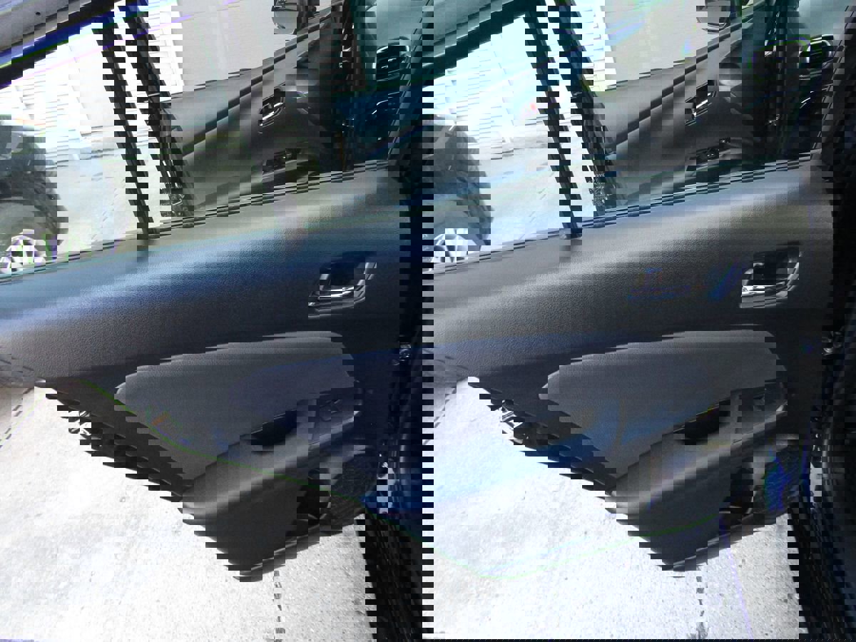 Used 2021 Toyota Prius XLE image 27