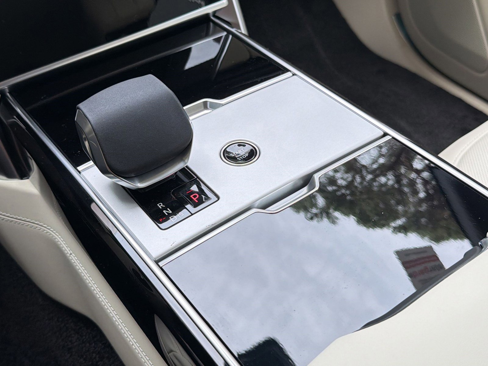 New 2026 Land Rover Range Rover SE image 18