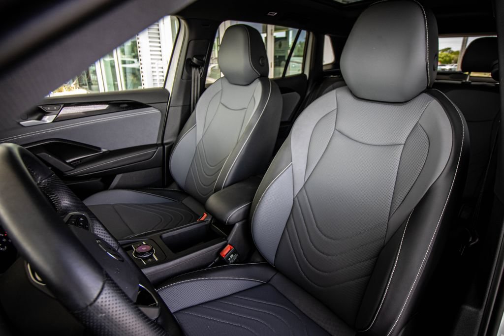 Certified 2026 Volkswagen Tiguan SE R-Line FWD image 23