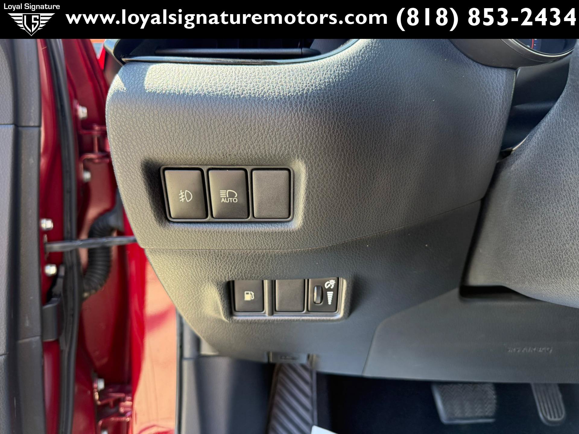 Used 2018 Toyota C-HR XLE FWD image 19