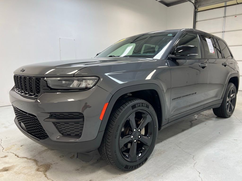 Used 2022 Jeep Grand Cherokee Altitude image 12