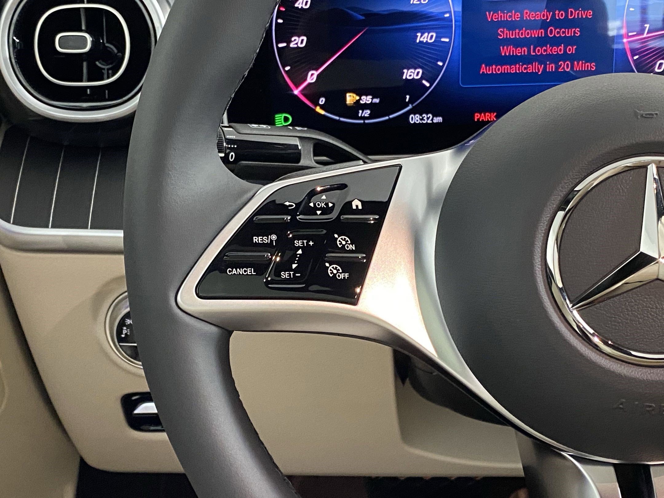 Used 2025 Mercedes-Benz C 300 4MATIC Sedan image 17