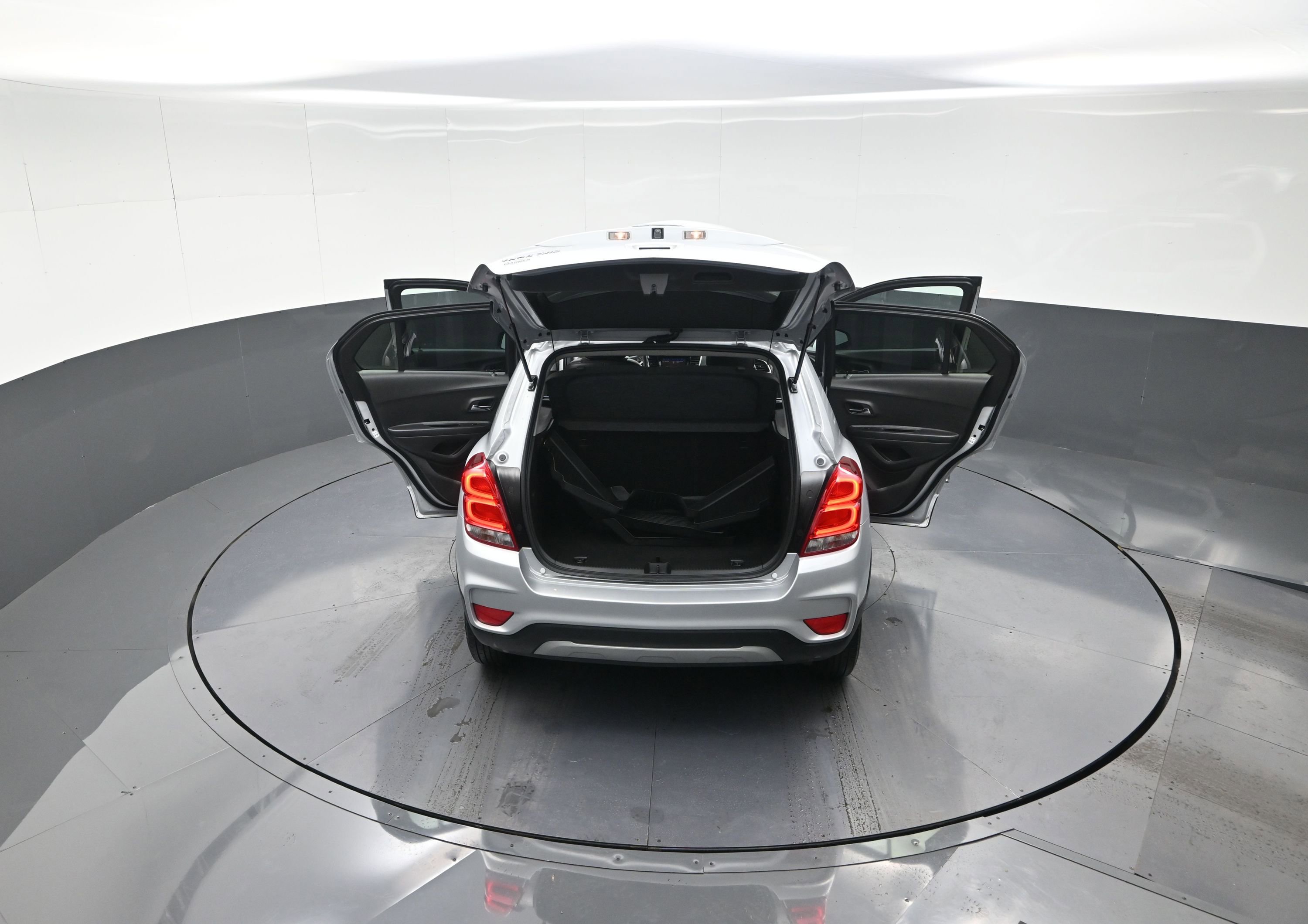 Used 2022 Chevrolet Trax LT w/ LT Convenience Package image 13