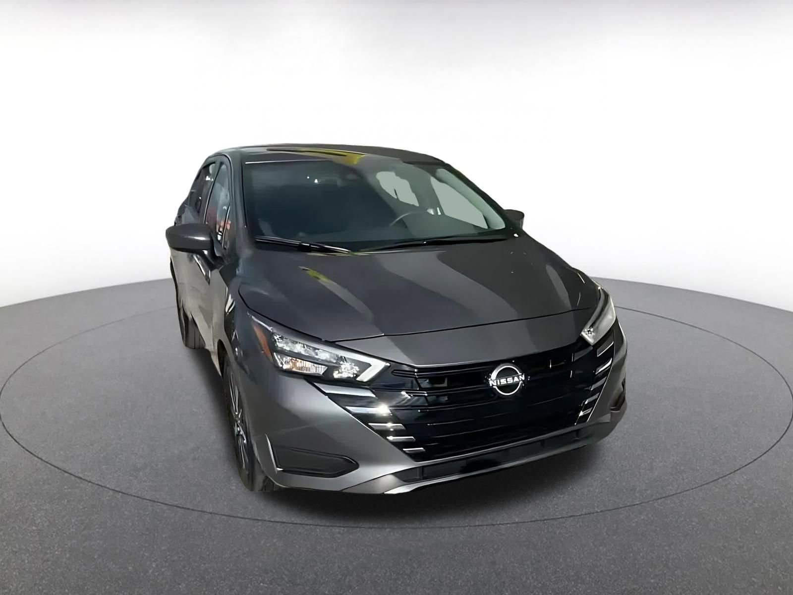 Used 2025 Nissan Versa SV image 3