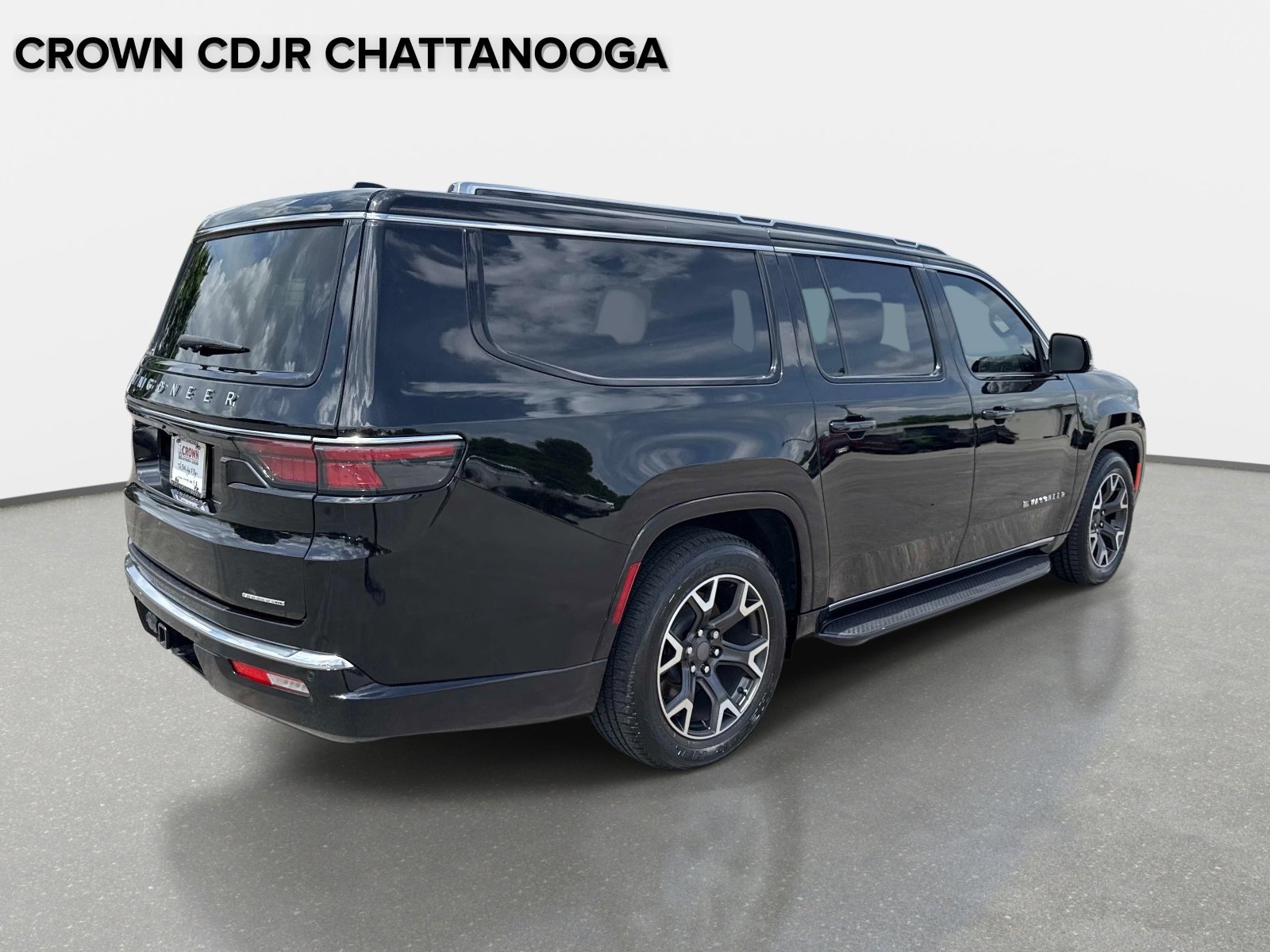 Used 2024 Jeep Wagoneer L Series III w/ Flexible Seating Group AWD/4WD image 4