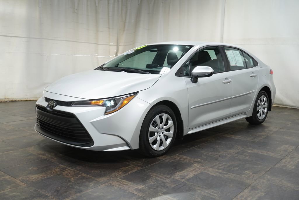 Used 2023 Toyota Corolla LE FWD image 2