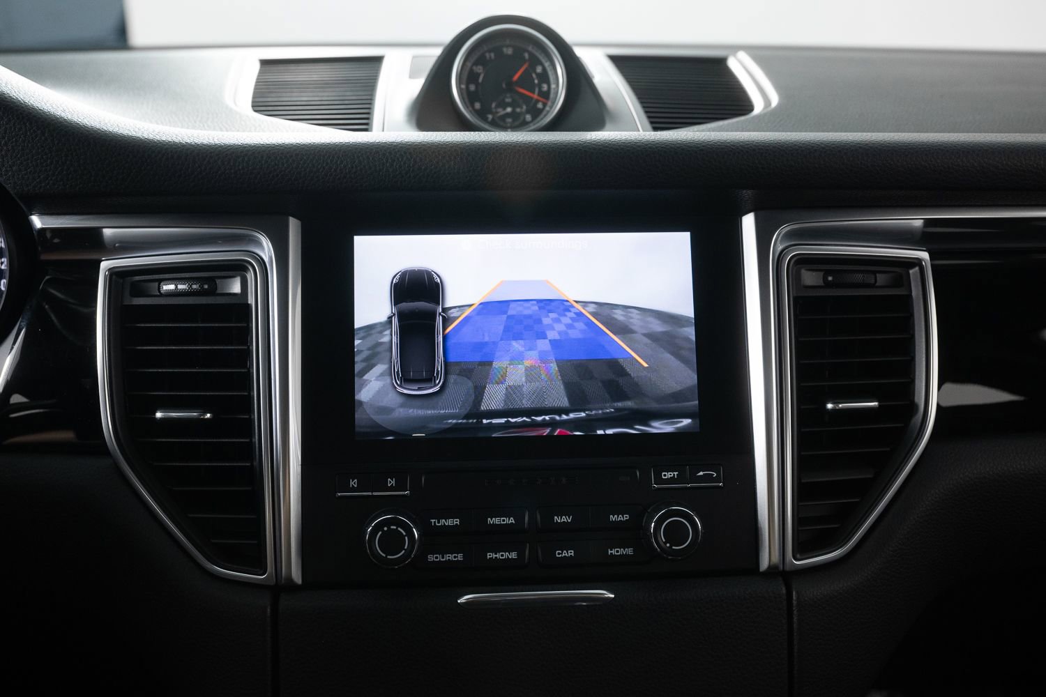 Used 2018 Porsche Macan image 37