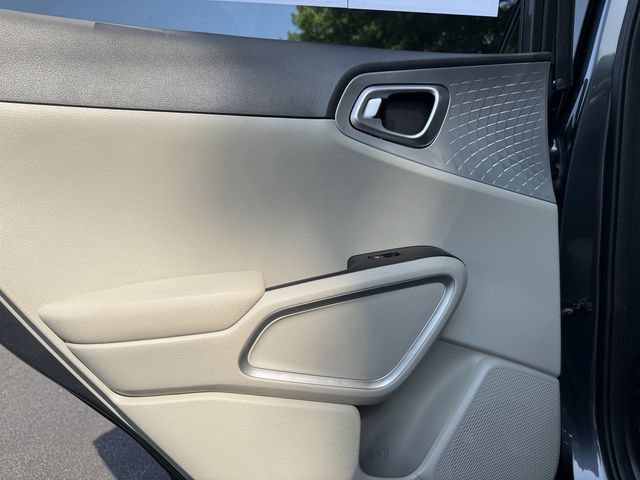 Certified 2023 Kia Soul LX w/ LX Technology Package FWD image 27