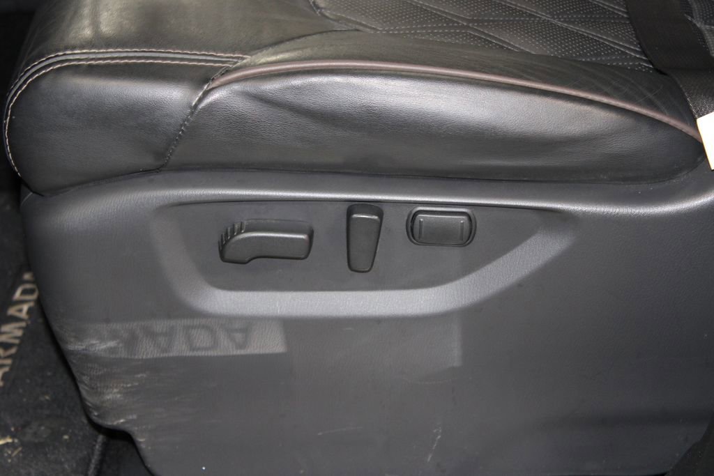 Used 2023 Nissan Armada Platinum w/ Captain's Chairs Package image 17