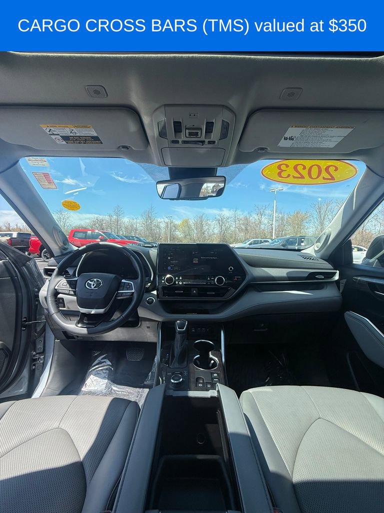 Used 2023 Toyota Highlander Limited AWD/4WD image 7