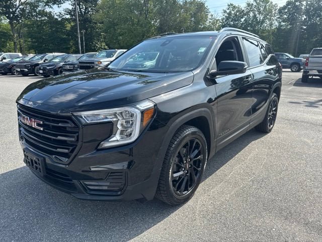 Used 2023 GMC Terrain SLE w/ Driver Convenience Package AWD/4WD image 2