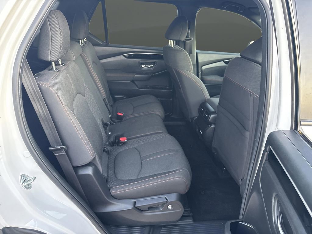 Used 2023 Honda Pilot Sport image 27