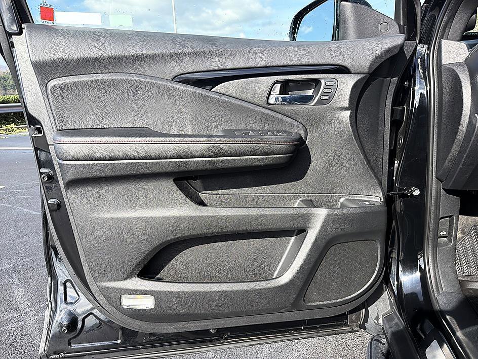 Used 2025 Honda Ridgeline Black Edition image 9