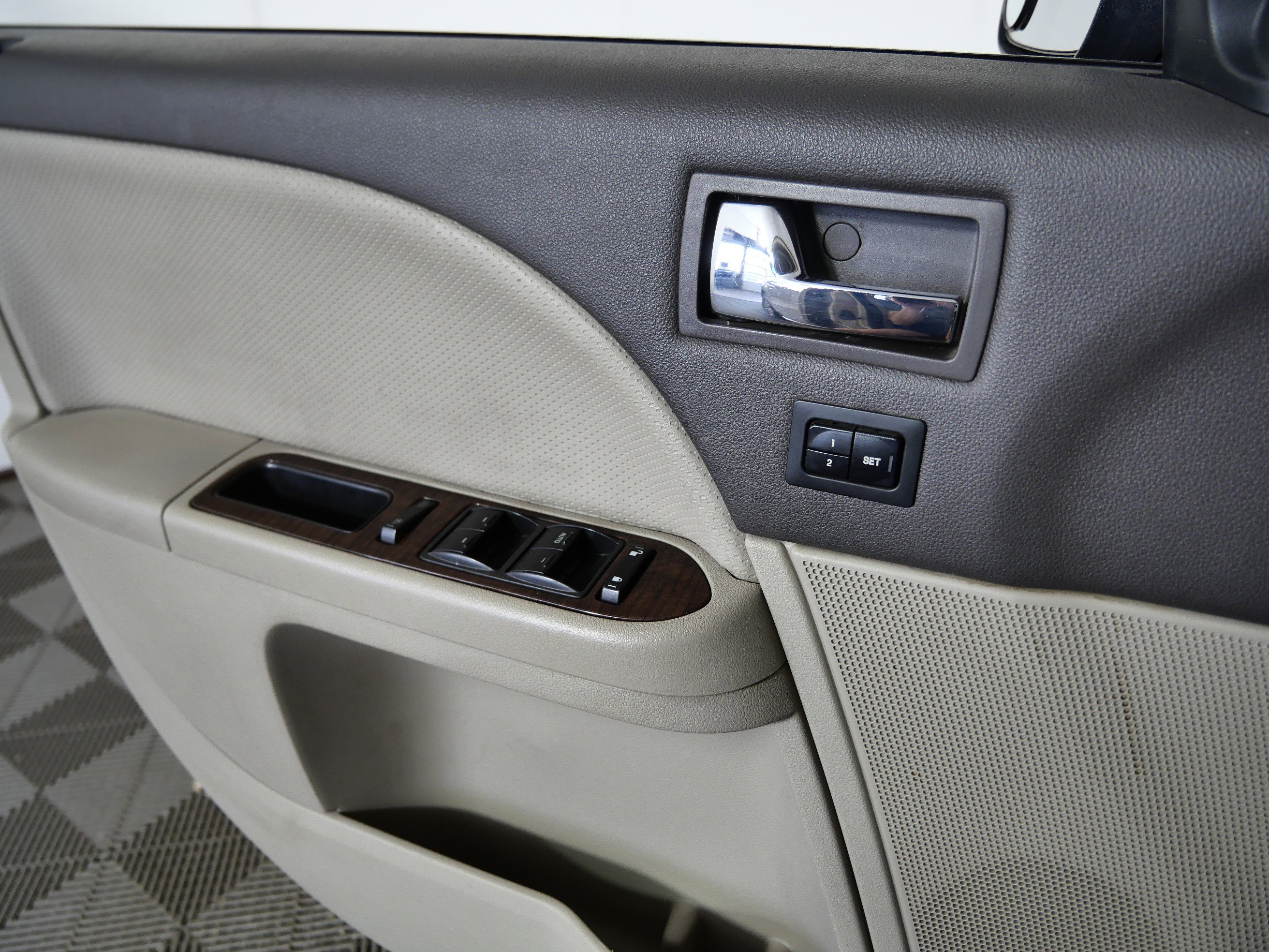 Used 2008 Ford Taurus Limited FWD image 26