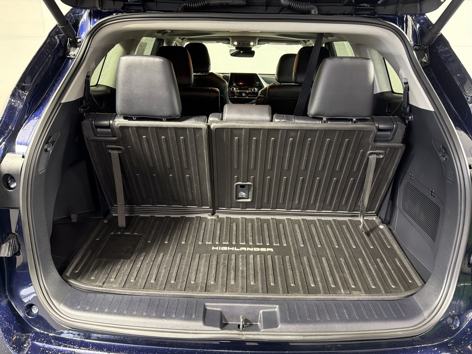 Used 2025 Toyota Highlander XLE AWD/4WD image 27