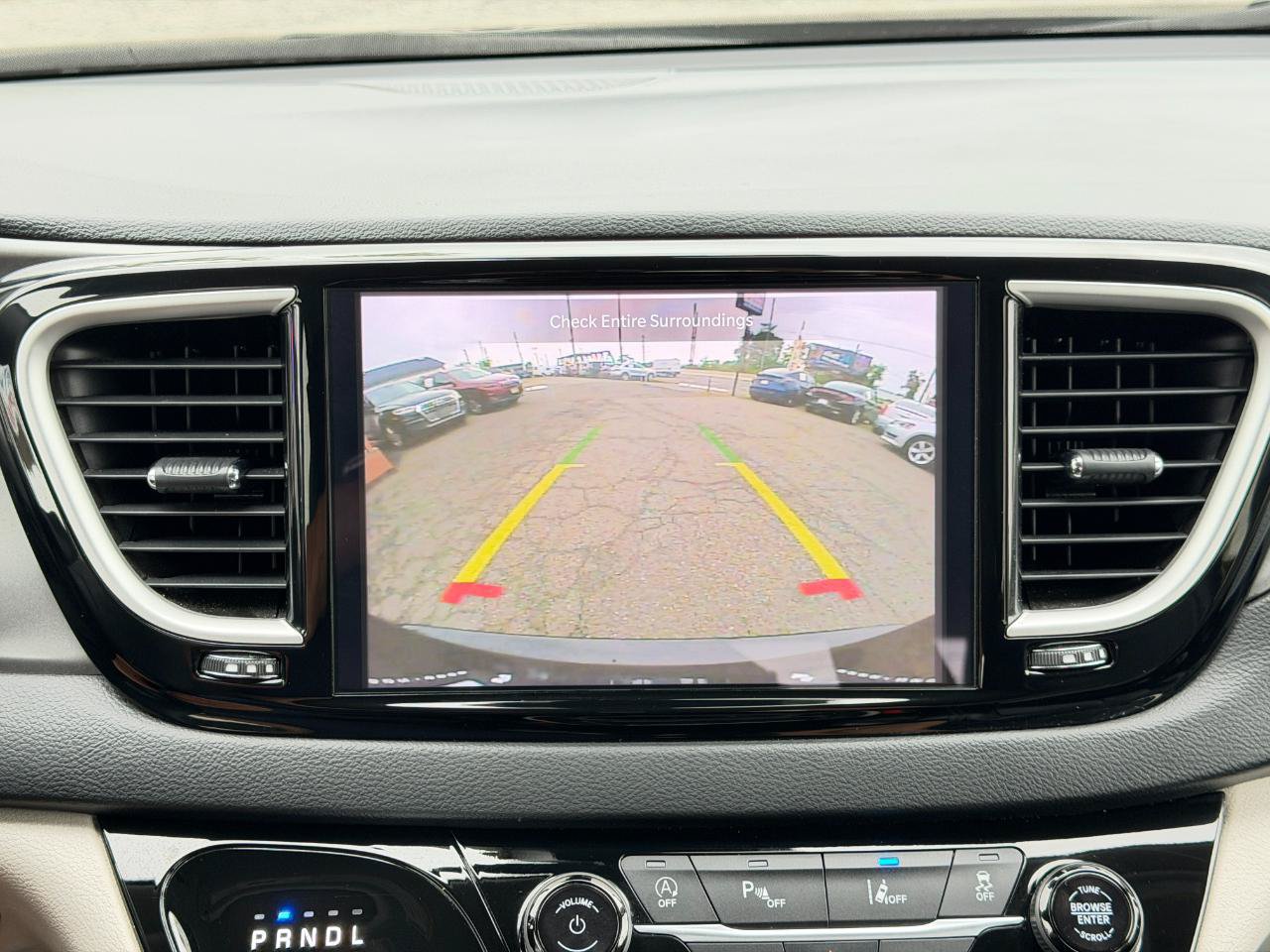 Used 2023 Chrysler Pacifica Touring-L FWD image 24