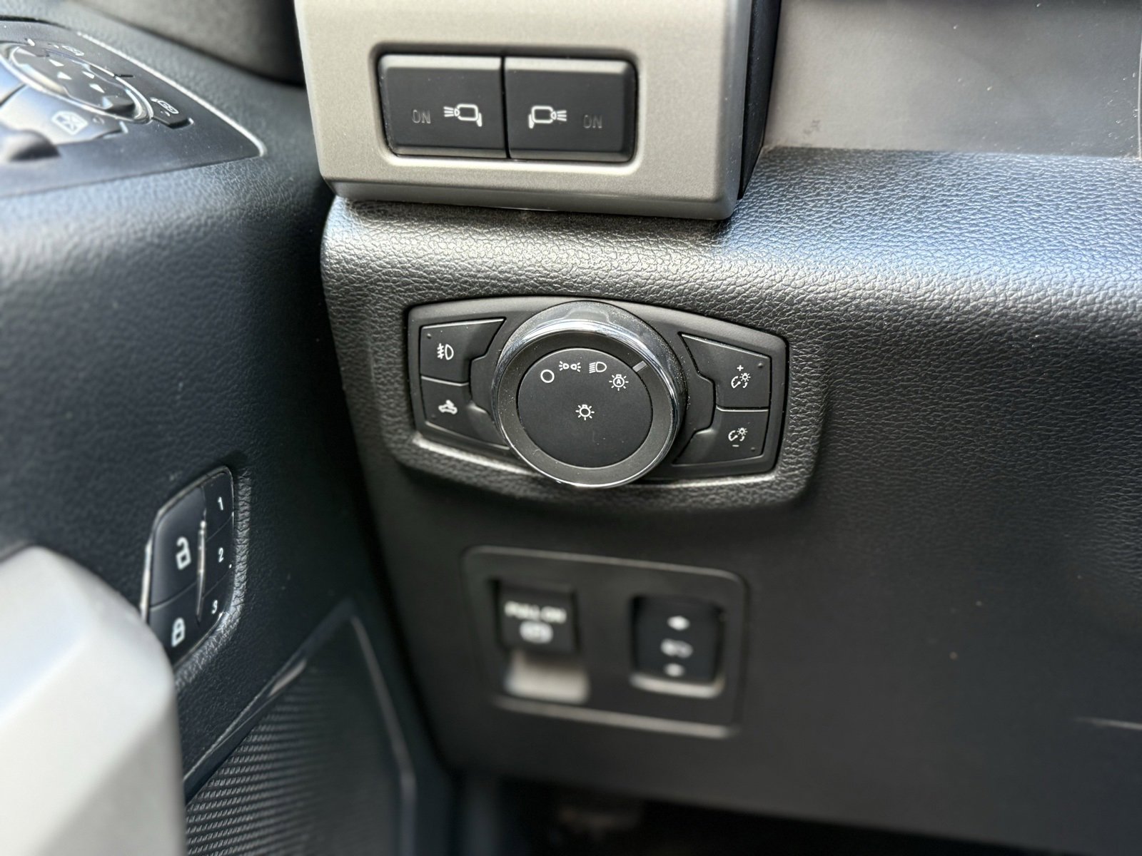 Used 2015 Ford F150 Lariat w/ Equipment Group 501A Mid image 16