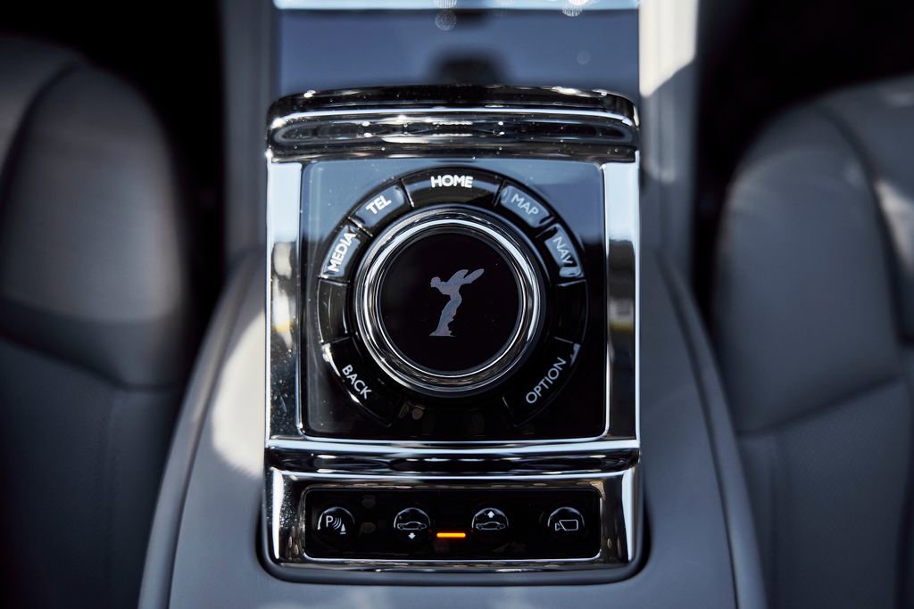 Used 2025 Rolls-Royce Phantom Sedan RWD image 76