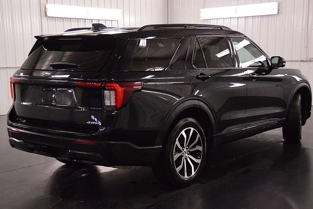 Used 2025 Ford Explorer ST-Line image 7