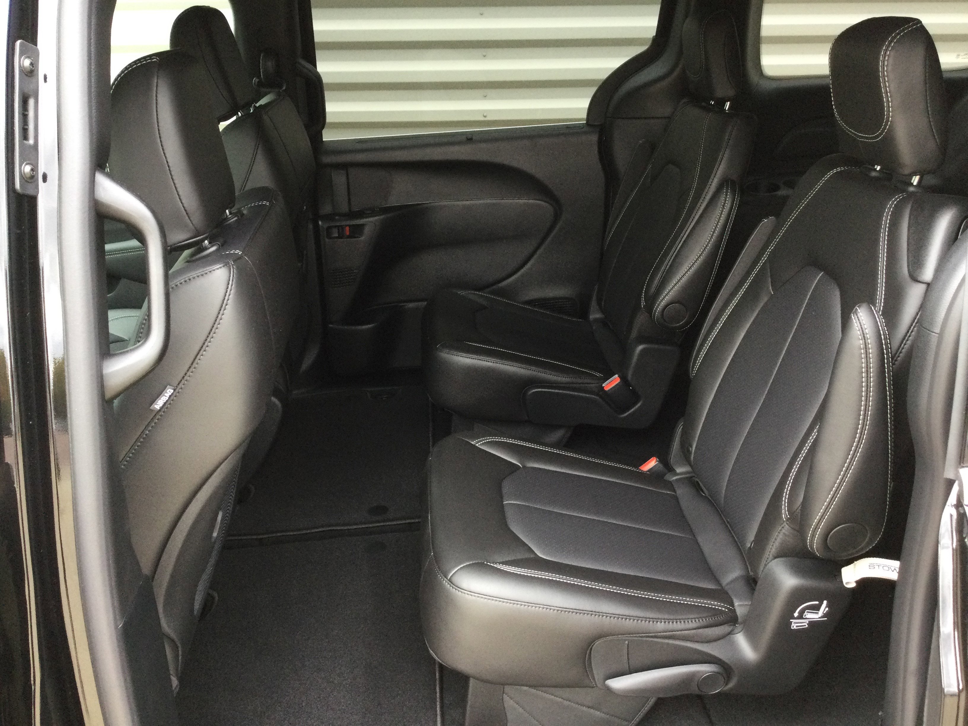 New 2026 Chrysler Pacifica Select image 6